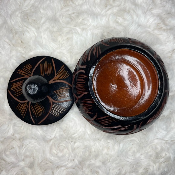 An Etched Hand Carved Wooden Round Trinket, Spice, Salt, tobacco Box With Lid - Picture 7 of 9